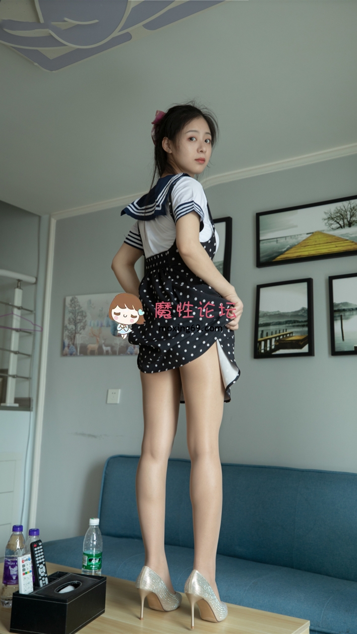 微博豪乳肥臀芷儀G寶穿吊帶黑絲露臉道具自慰被金主暴肏／巨乳嫩模潘嬌嬌陽台搔首弄姿揉玩傲人雙峰等[8.8G14VBT] [-]