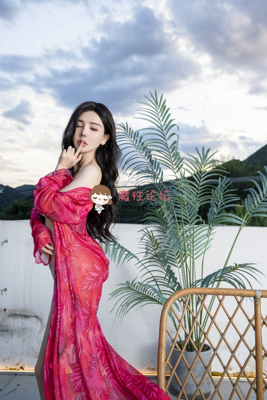 微博豪乳肥臀芷儀G寶穿吊帶黑絲露臉道具自慰被金主暴肏／巨乳嫩模潘嬌嬌陽台搔首弄姿揉玩傲人雙峰等[8.8G14VBT] [-]