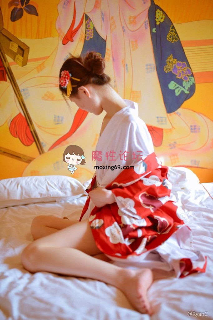 宅男必备！微博可盐可甜女神福利姬《萌小兔》收费群福利 [-]