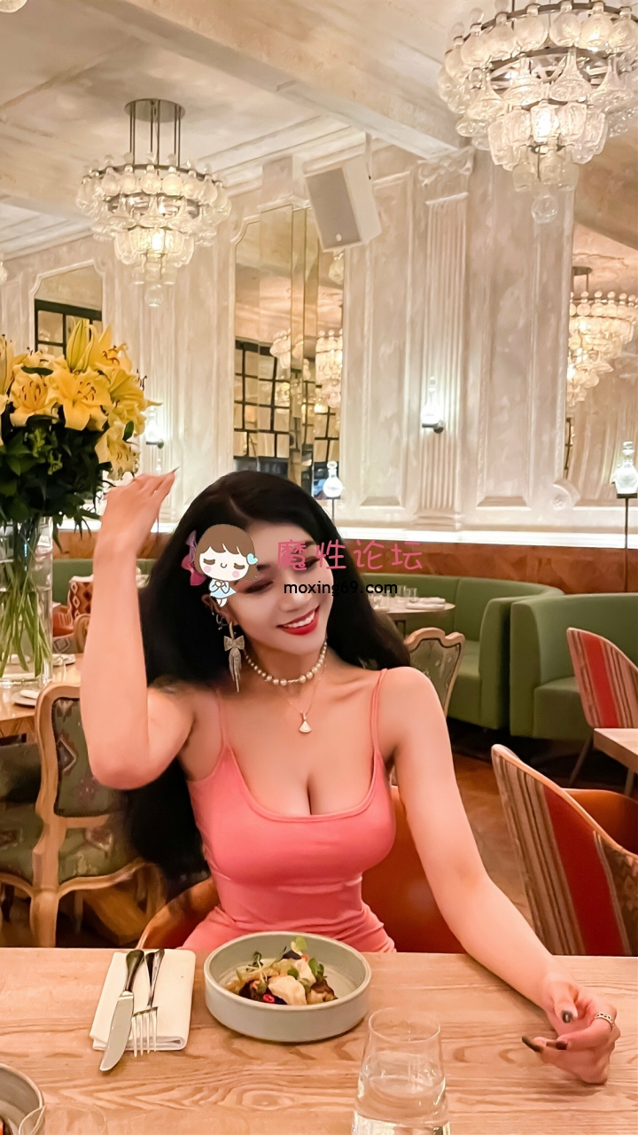 微博豪乳肥臀芷儀G寶穿吊帶黑絲露臉道具自慰被金主暴肏／巨乳嫩模潘嬌嬌陽台搔首弄姿揉玩傲人雙峰等[8.8G14VBT] [-]