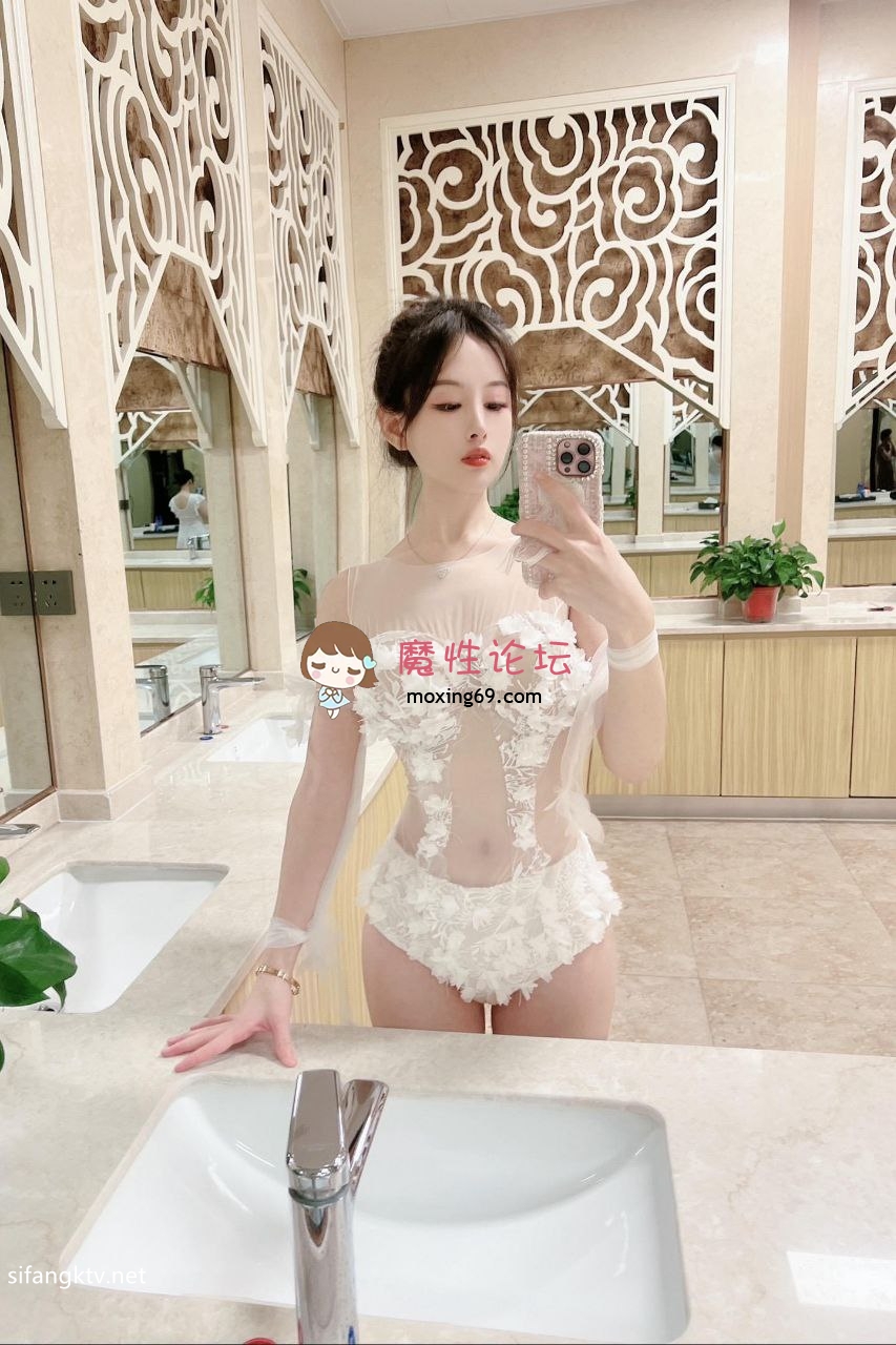《无需软妹币》二月最新❤️抖音极品反差婊10万粉梁嘉怡凉不了图影泄密流出《19V＋7P/292MB》夸克 [-]