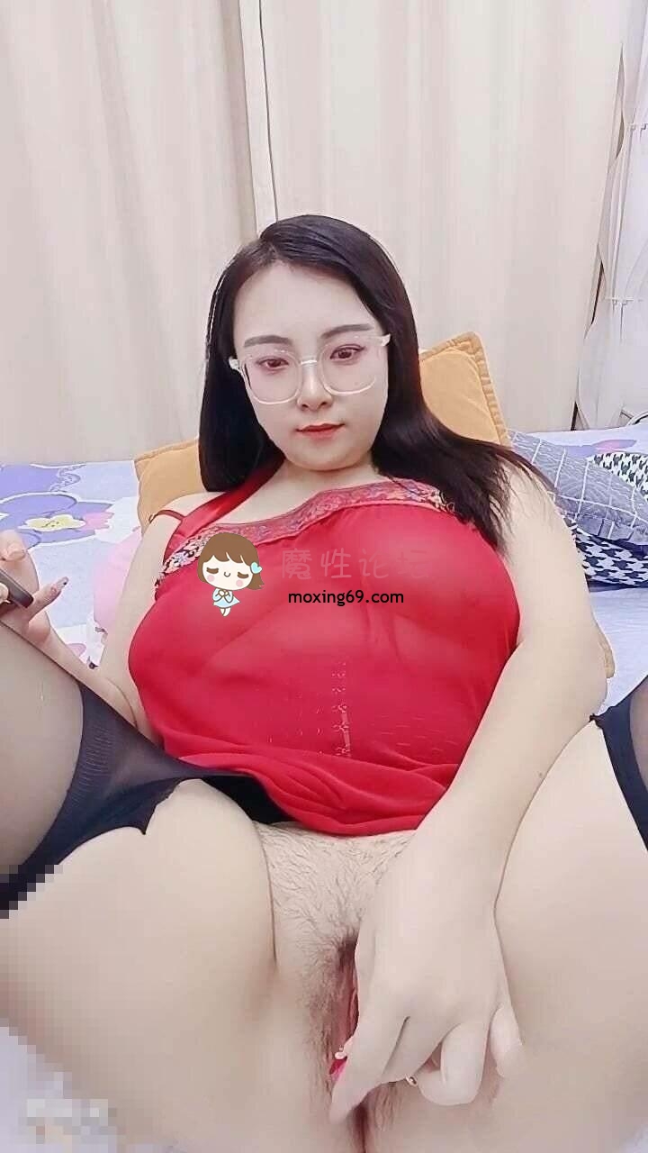 带眼镜的闷骚小姨子 巨乳骚货黑丝扣穴自慰 《2V153G》《百度盘》 [-]