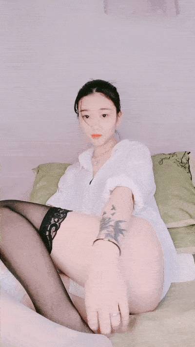 《優片》丫丫会喷噢：舔舔我宝贝，脚脚塞你嘴里哦，舒服吗宝贝~啊啊啊[2V 3764 MB] [BT] [-]
