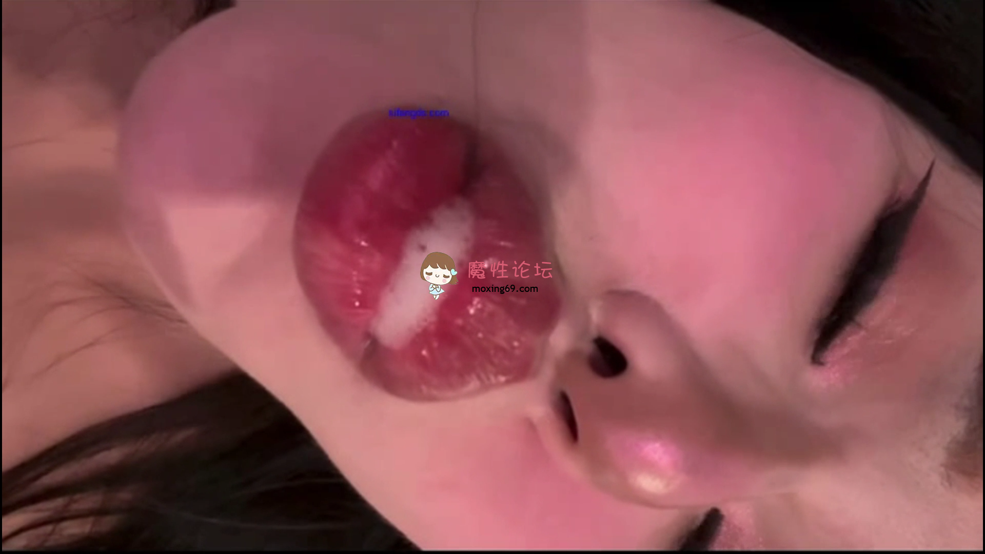 《抖音巨乳》顾灵曦 最新露脸吃鸡舔脚足交 一对一裸聊[1V][439M][度盘] [-]