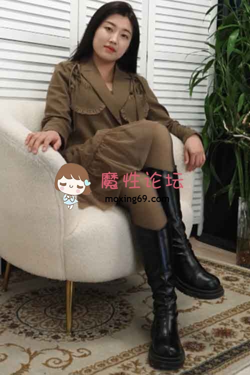 Xiaoshuang-展示她的连衣裙黑丝裸足小脚[1V 1.2G百度网盘] [-]