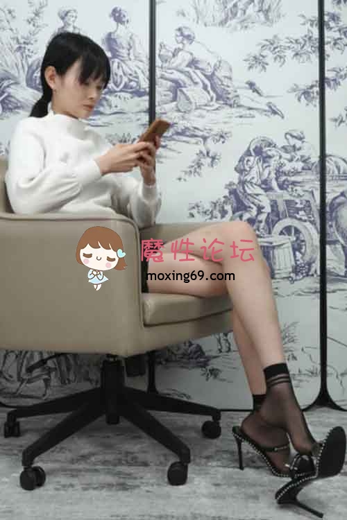 可爱妹子展示她性感的36码小脚[1V 1.3G百度网盘] [-]
