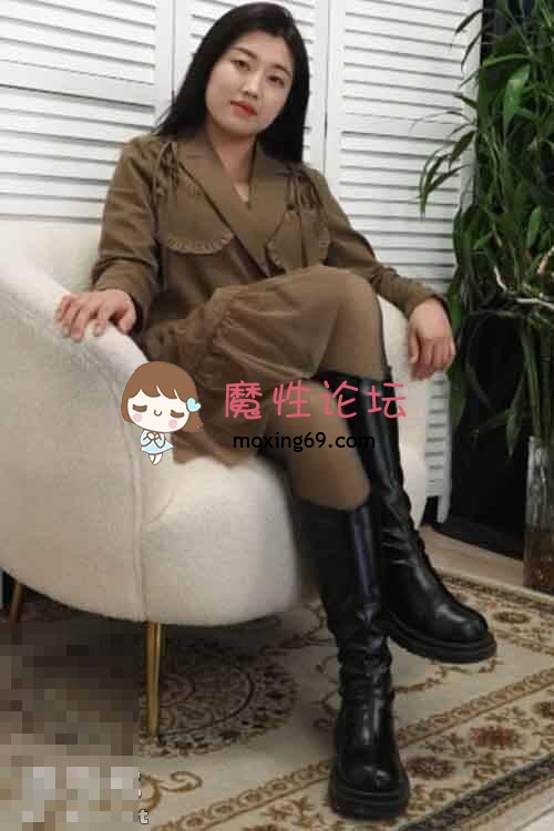 Xiaoshuang-展示她的连衣裙黑丝裸足小脚《1V 1.2G百度网盘》 [-]