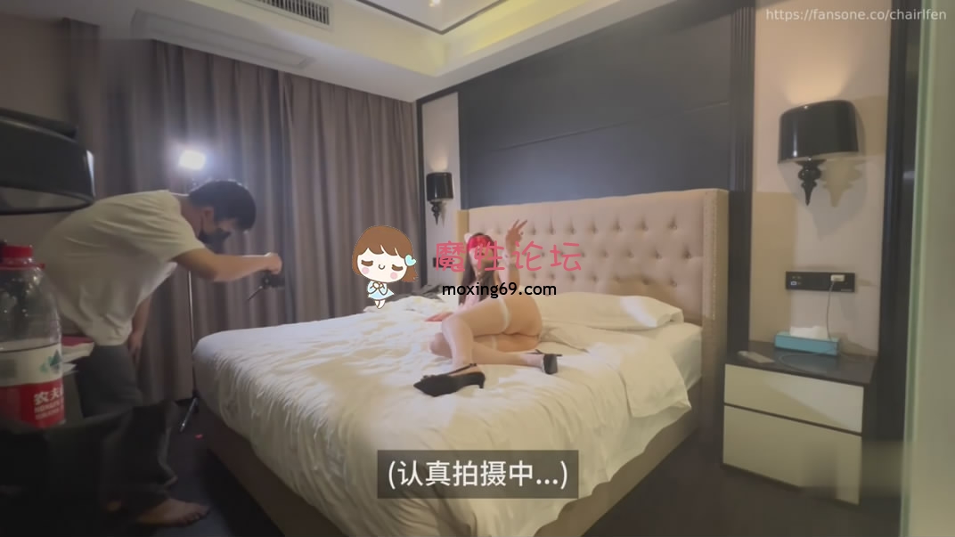 Fansone 周慕云风骚肉感少妇邀约摄影师拍情趣内衣写真主动勾引啪啪[1V459M][BT] [-]