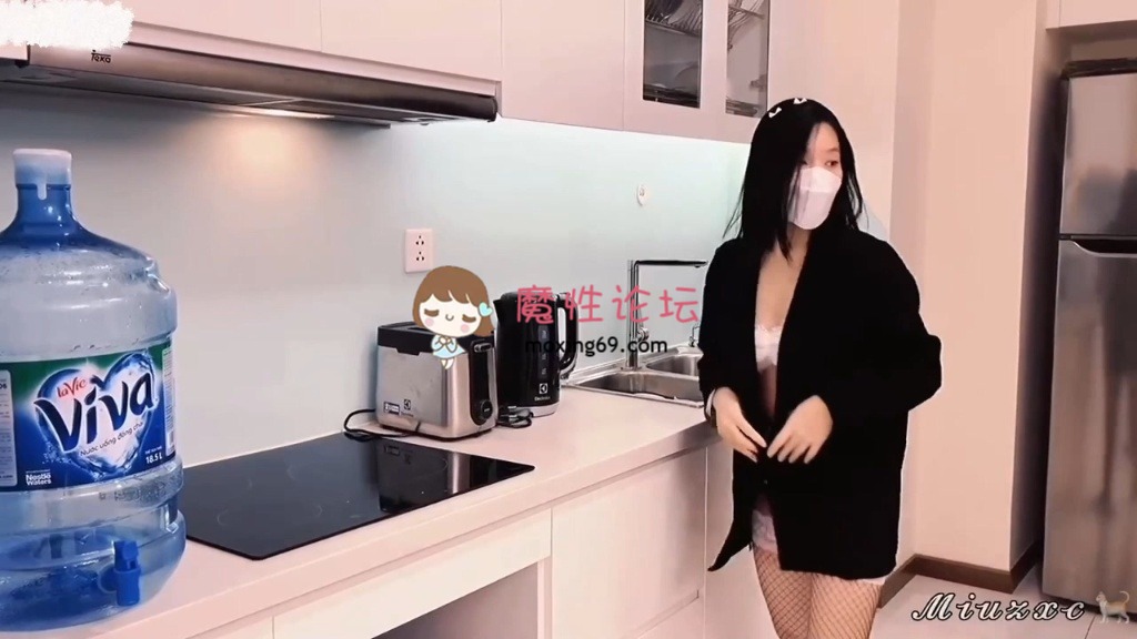 [BT]《淫蕩女仆》「我們有特殊服務您要試一下嗎？」被女仆勾引幹了好幾炮，還在落地窗前，被榨幹[1V/1.2GB] [-]