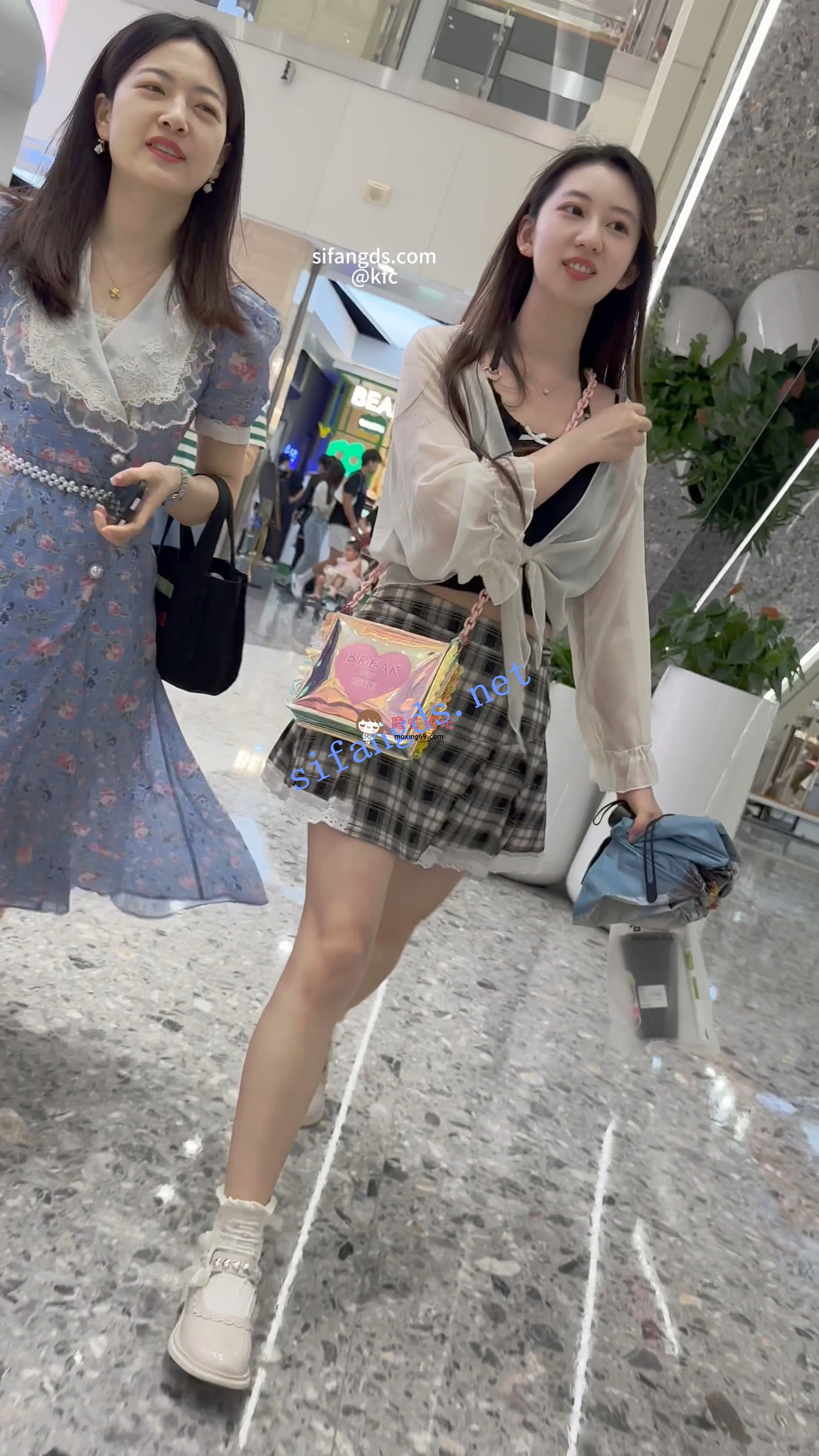 《KFC》街拍 路人美女 抄底合集 / 顶级高清设备拍摄《19套+19.48G/百度》 [几V多大-]