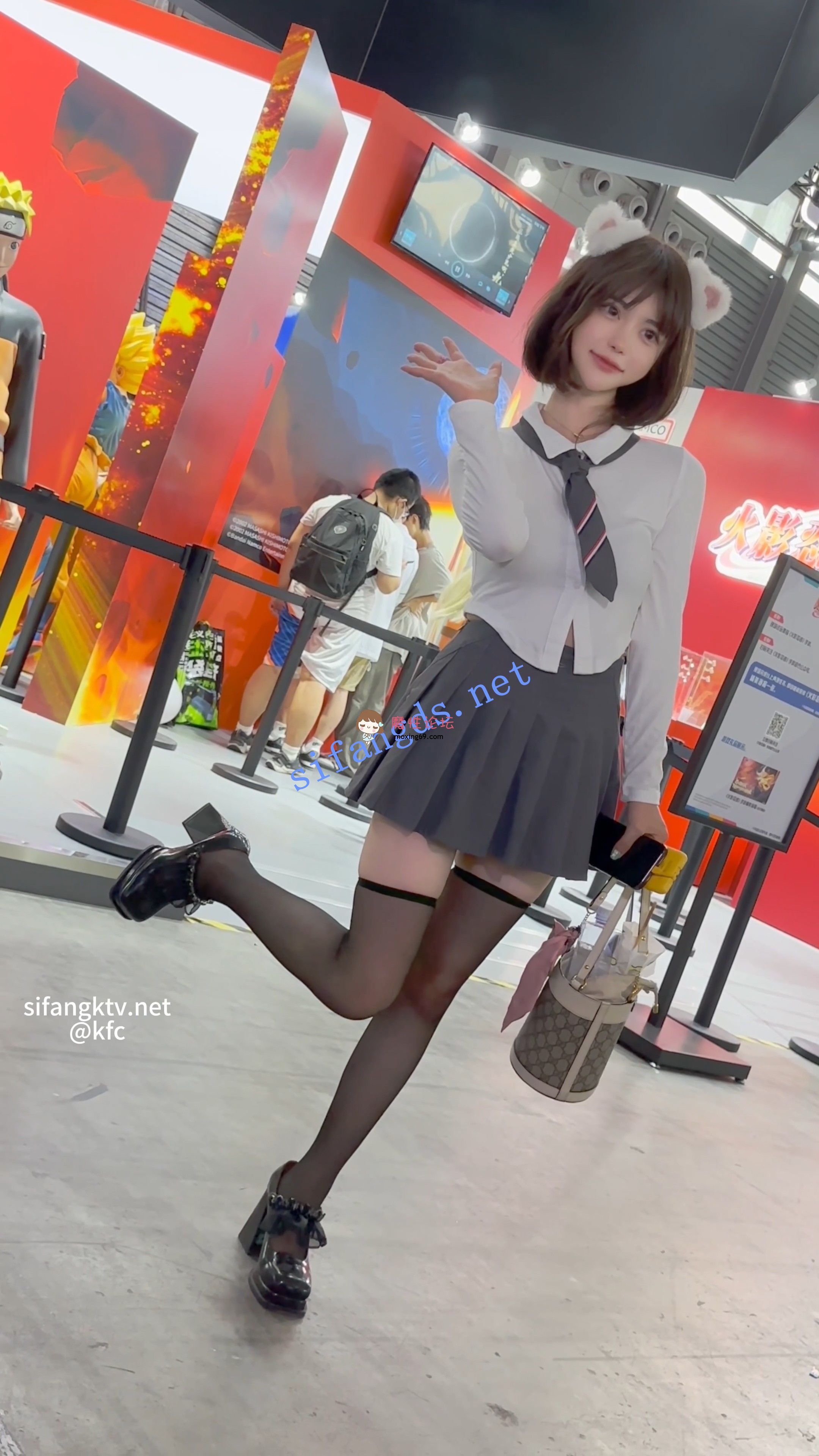 《KFC》⭐新年精品⭐极品短裙骚丁靓女逛街。同好尾随CD被抓 [-]