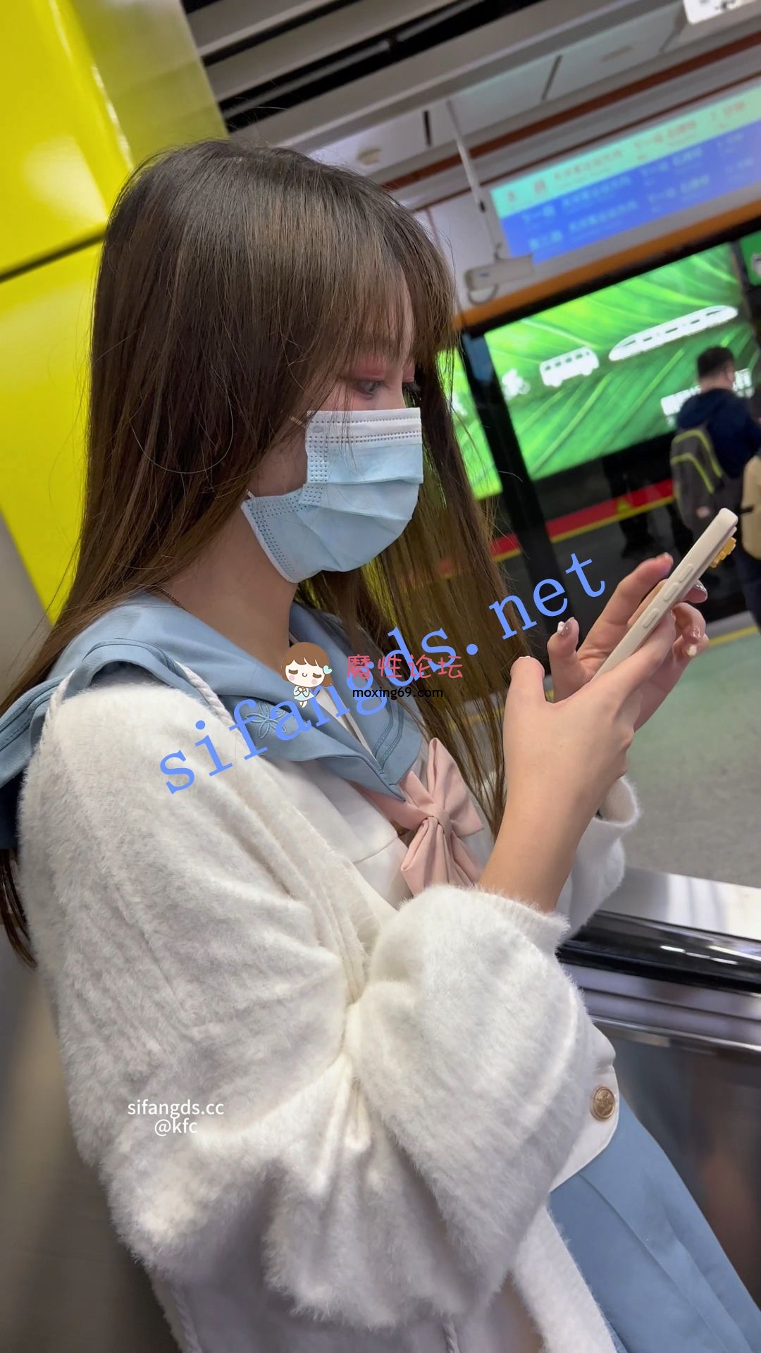 《 KFC 》两个制服JK学生妹逛街。光腿骚丁贴着13拍..一箭双雕《1v/2.6G/百度云》 [-]
