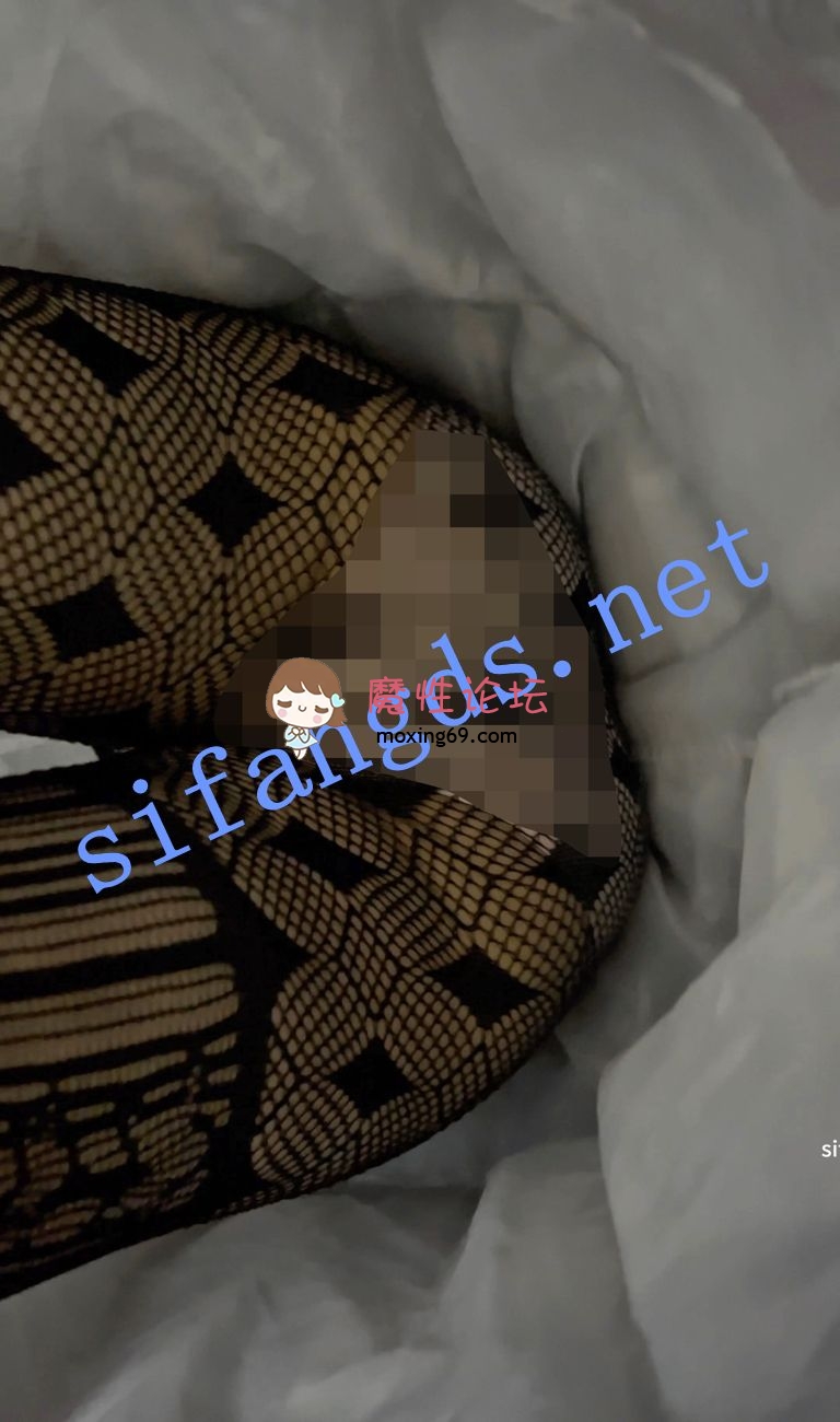 《 KFC 》超漂亮Coser跳舞拍照。把打底裤脱了给你看网袜白内《1v/3G/百度云》 [-]