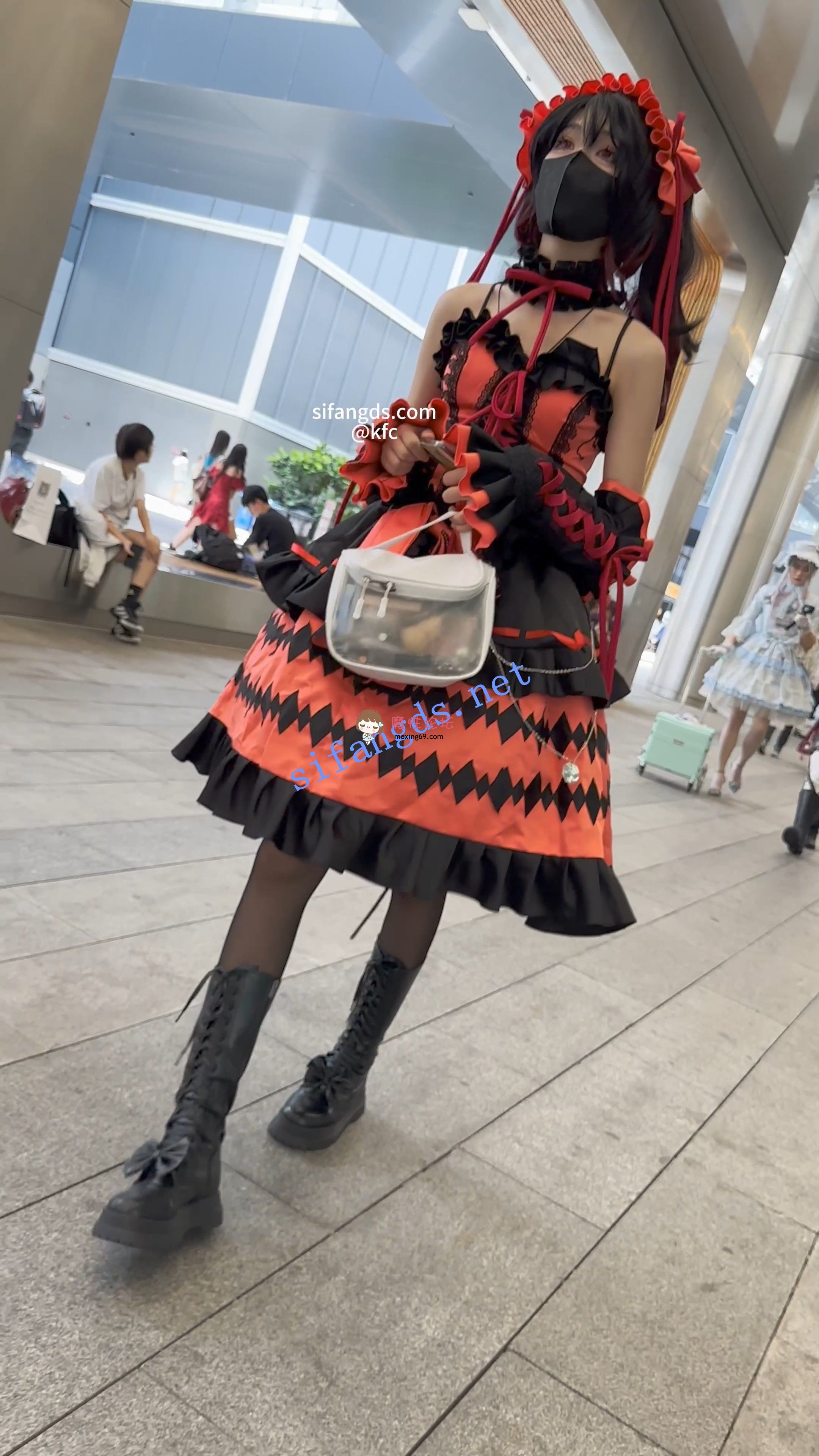 《KFC》街拍 路人美女 抄底合集 / 顶级高清设备拍摄《19套+19.48G/百度》 [几V多大-]