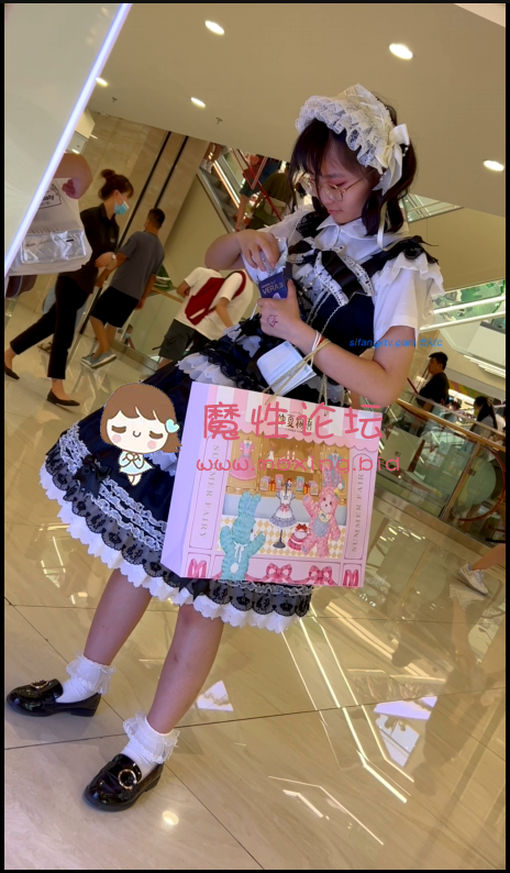 《KFC》收藏级Lo娘学妹..透明骚内..露出蝴蝶B.还流** [-]