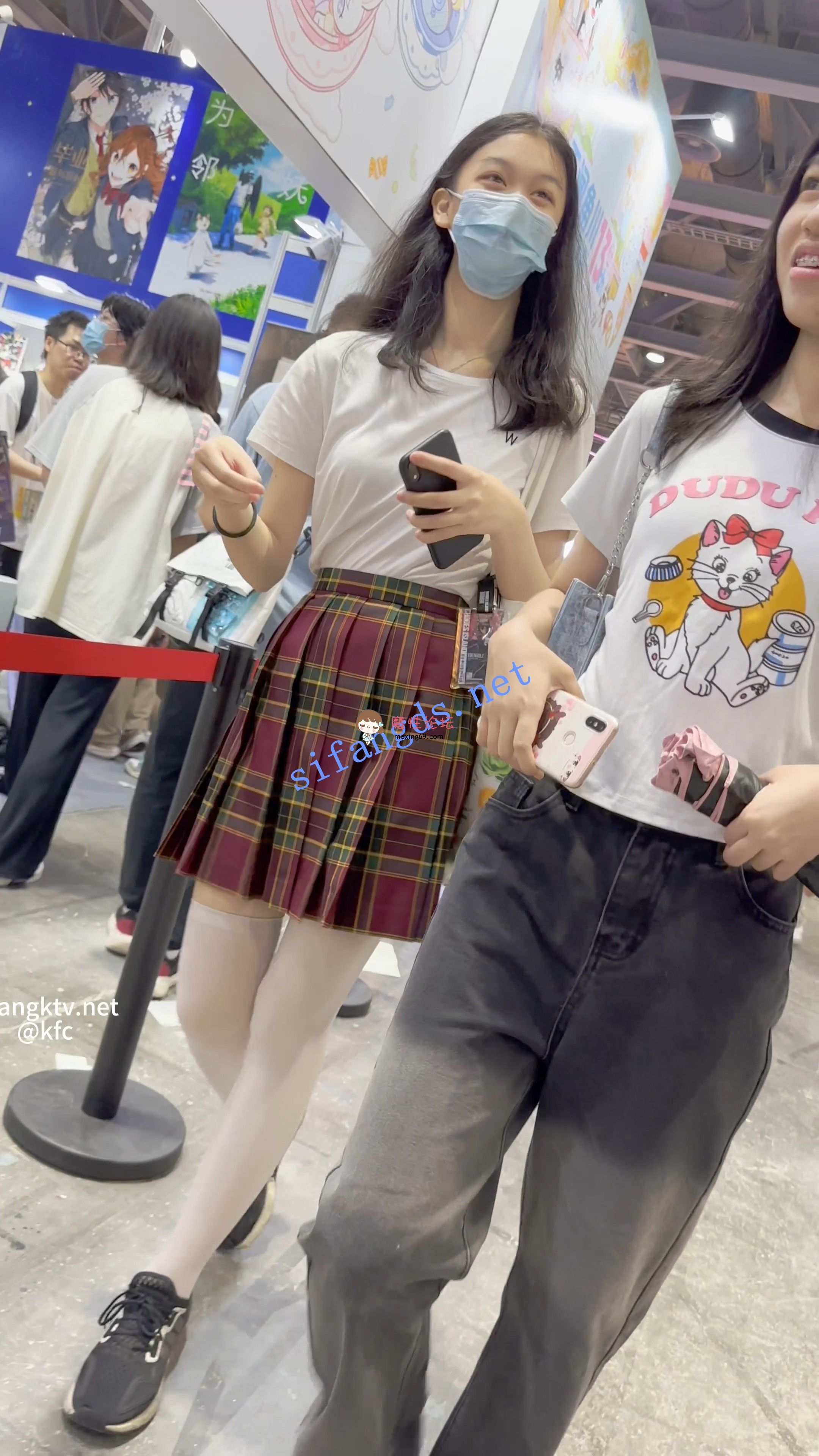 《KFC》JK制服学生妹独自逛街。白色过膝袜白色内内可爱系《1v/1.2G/百度云》 [-]