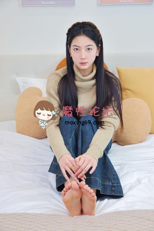 绮梦摄影-小宇-牛仔裤白棉袜裸足美腿 [-]