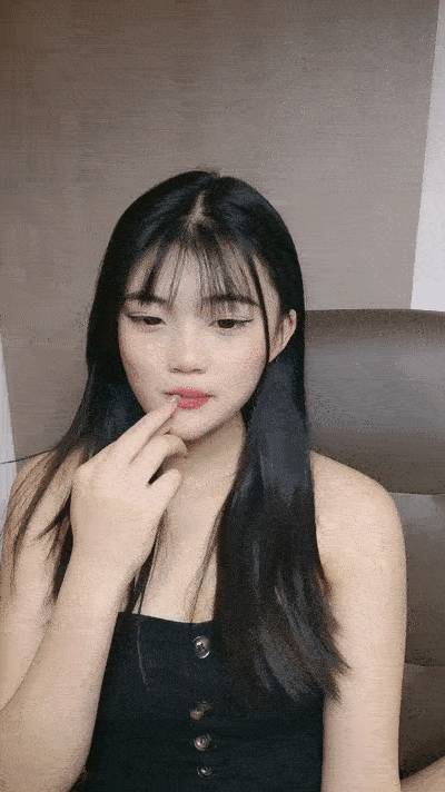新人！校花級别女神下海~《優優》好漂亮！絕對是初戀感覺~乖巧鄰家妹子，小逼逼需要被滿足[2V 4685 MB] [BT] [-]