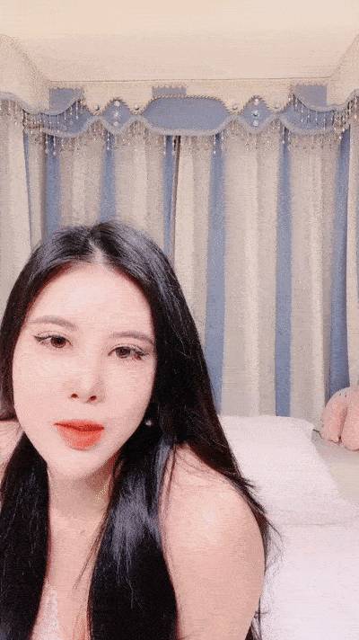 模特身材網紅女神！極品美腿足交！深喉插嘴口活一流，騎乘位爆操，從下往上視角，操的流出白漿[2V 1140 MB] [BT] [-]