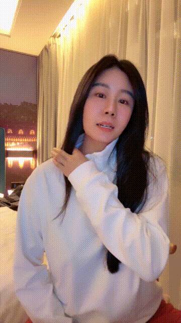 漂亮美眉4p 身材娇小白虎还有 被三根大鸡吧前后夹击各种姿势轮流输出 操的尿尿狂喷 骚叫不停 非常满足[2V 2664 MB] [BT] [-]