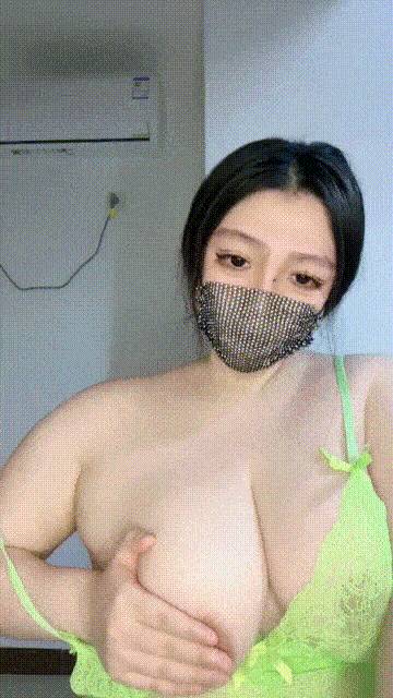 -颜值不错的淫妻少妇，全程露脸伺候大哥啪啪，口交足交吸蛋蛋，让小哥吃奶玩逼激情上位放肆抽插淫声荡语不断[2V 9678 MB] [BT] [-]