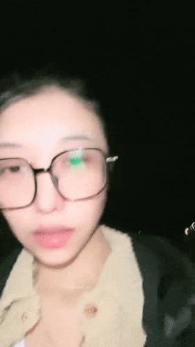 野外直播~《小尾巴》，今年最棒的戶外車震~女主很漂亮，更刺激的性愛，騷貨很容易被滿足[2V 5677 MB] [BT] [-]