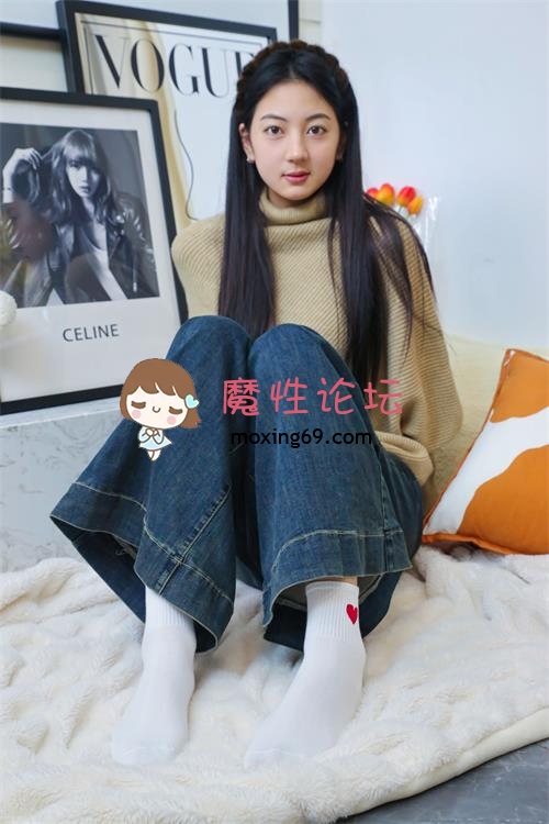 绮梦摄影-小宇-牛仔裤白棉袜裸足美腿 [-]
