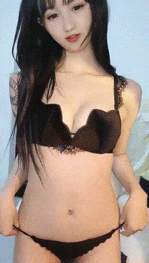 新人！校花級别女神下海~《優優》好漂亮！絕對是初戀感覺~乖巧鄰家妹子，小逼逼需要被滿足[2V 4685 MB] [BT] [-]