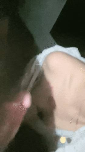 野外直播~《小尾巴》，今年最棒的戶外車震~女主很漂亮，更刺激的性愛，騷貨很容易被滿足[2V 5677 MB] [BT] [-]