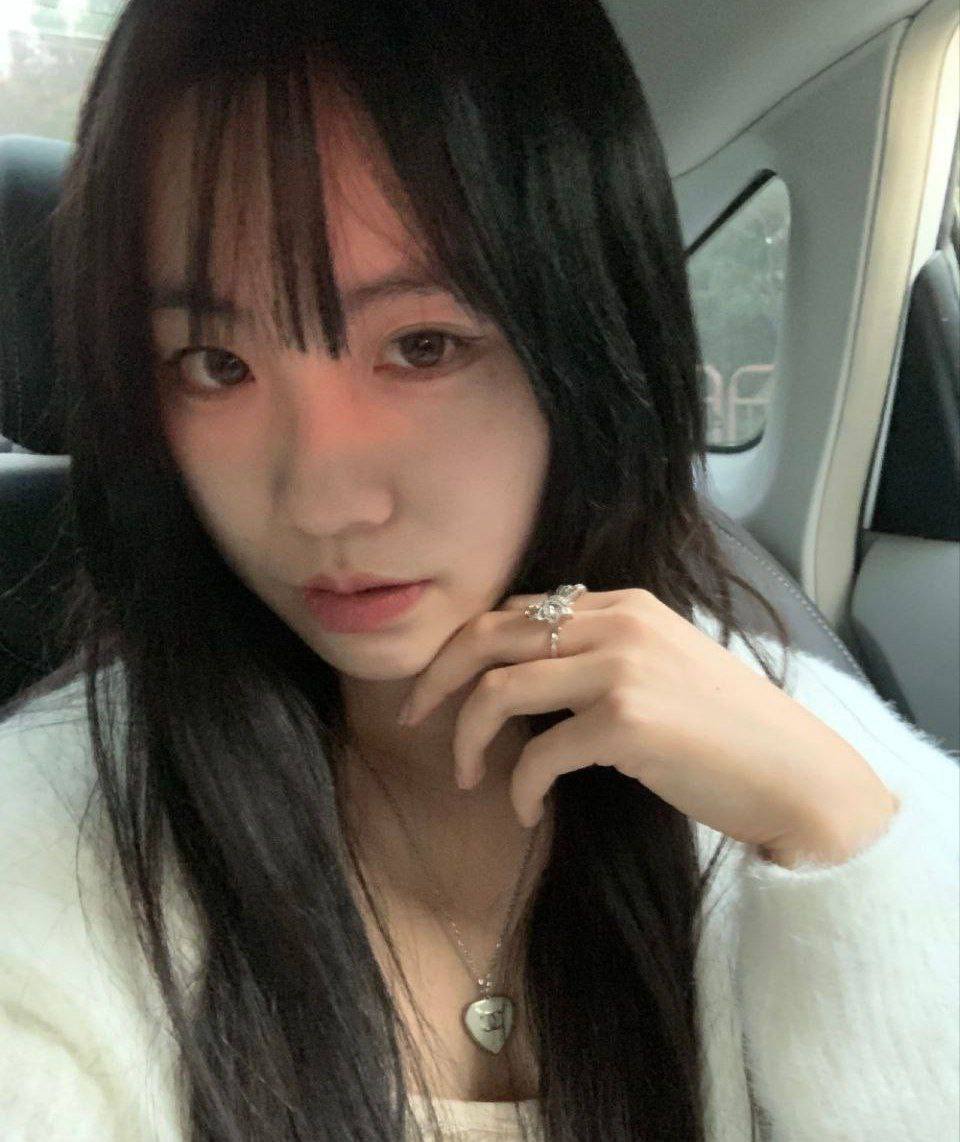 极品反差婊 颜值极高，自慰自拍，骚气十足，假阳具后入插小穴[2V 992 MB] [BT] [-]