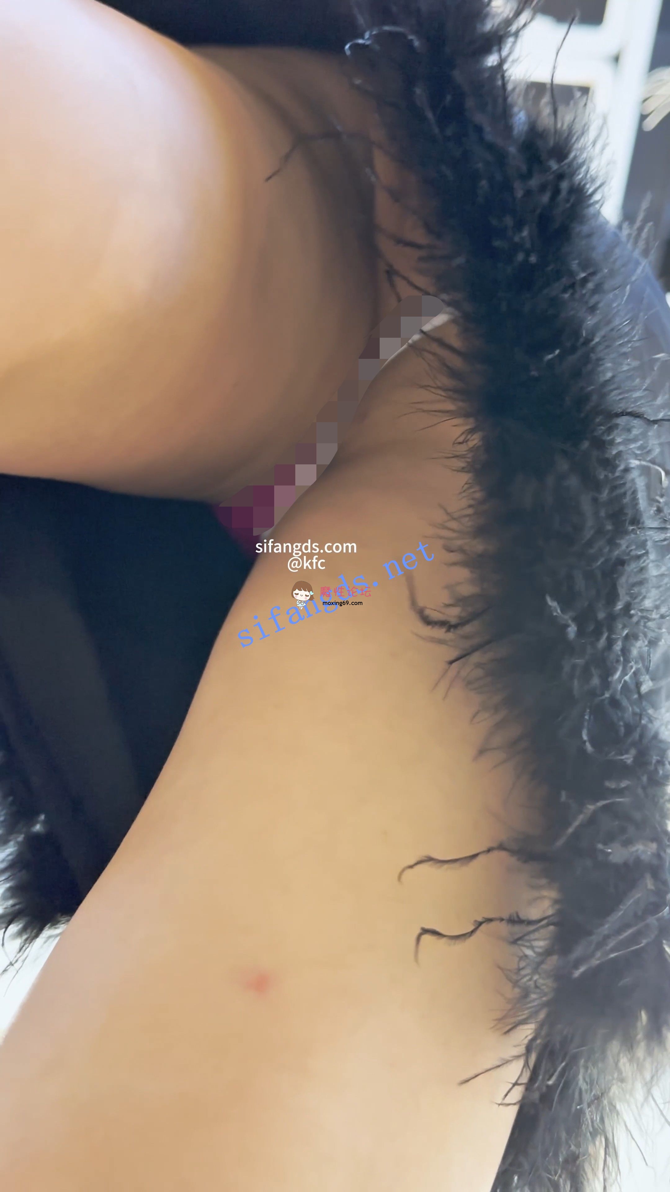 《KFC》街拍 路人美女 抄底合集 / 顶级高清设备拍摄《19套+19.48G/百度》 [几V多大-]