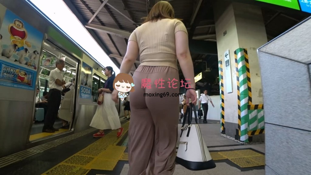 日本素人街拍 goclle、pcolle 臀控必下 TP 走光《629V 695G [-]