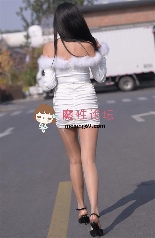 不吃鸡蛋街拍 - 荆棘-包臀裙油亮肉丝高跟[992P／2.03G 百度网盘] [-]