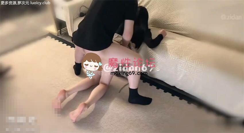 紫蛋@zidan670 –  9分钟 黑色连体瑜伽服 沙发女上位摇摇乐 《《1V 16P NoneG》 [-]