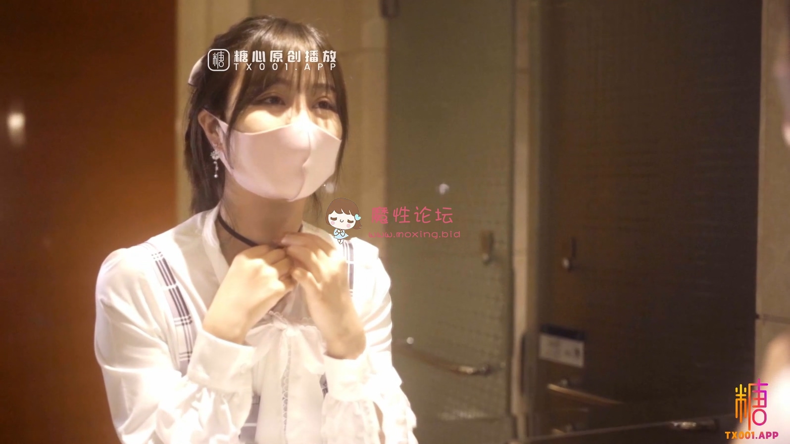 高端名媛极品开档油亮肉丝[香菜公]过气女演员[1V779M度盘] [-]