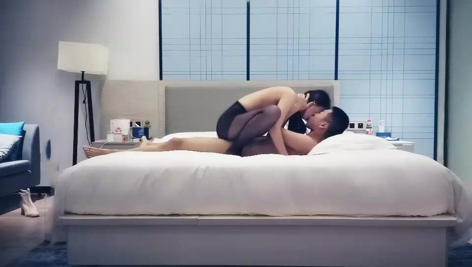 全国探花苗条大奶马尾漂亮妹子tp啪啪，穿上黑丝胸推舔弄口交骑乘，呻吟娇喘非常诱人[2V 428 MB] [BT] [-]