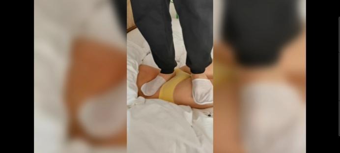 女王女主 楼梯道踩瘦弱女生 [36分55秒]
