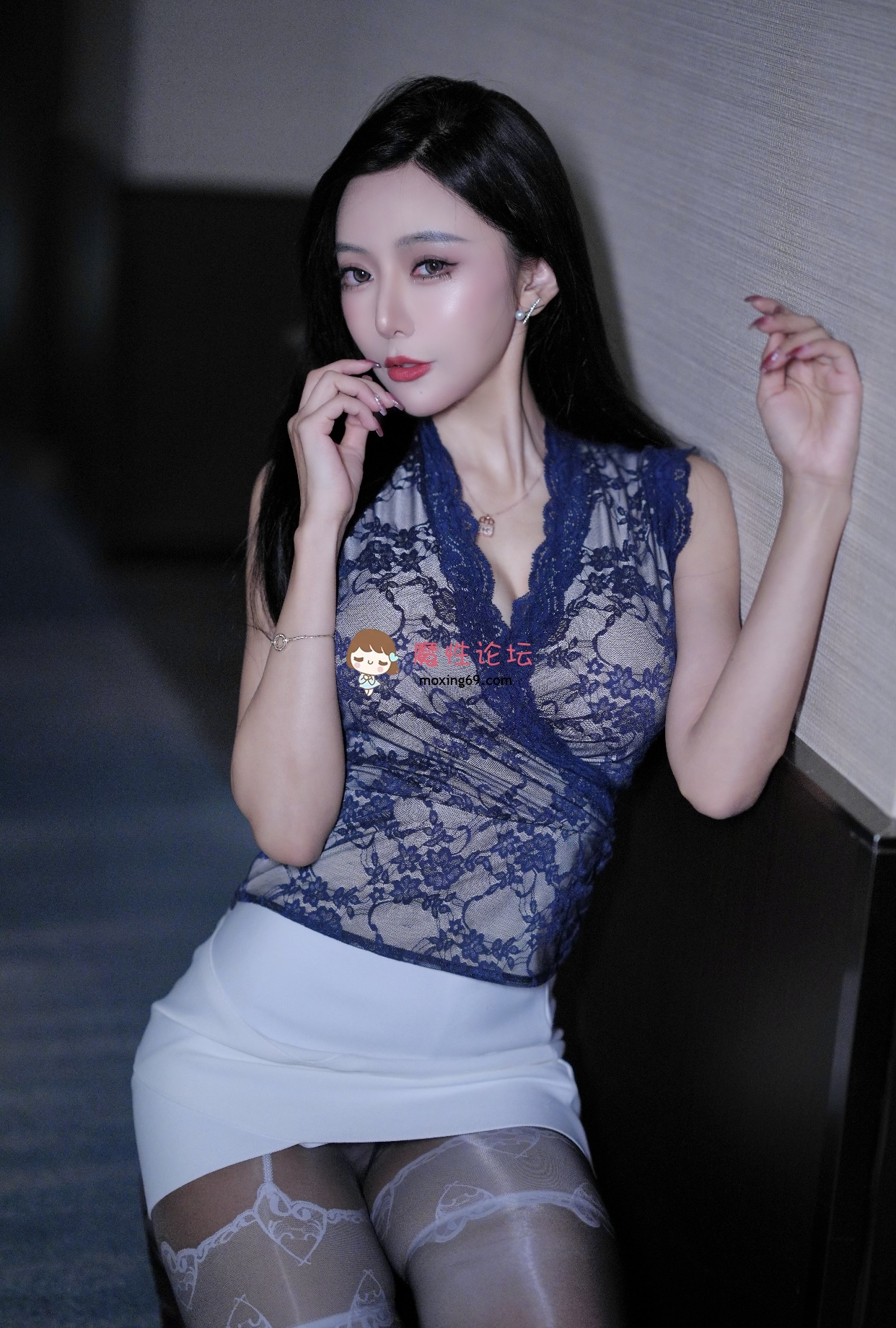 《秀人网 王馨瑶》独家系列007丝里瑶4K 性感露点视频《2.11G》 [几V多大-]