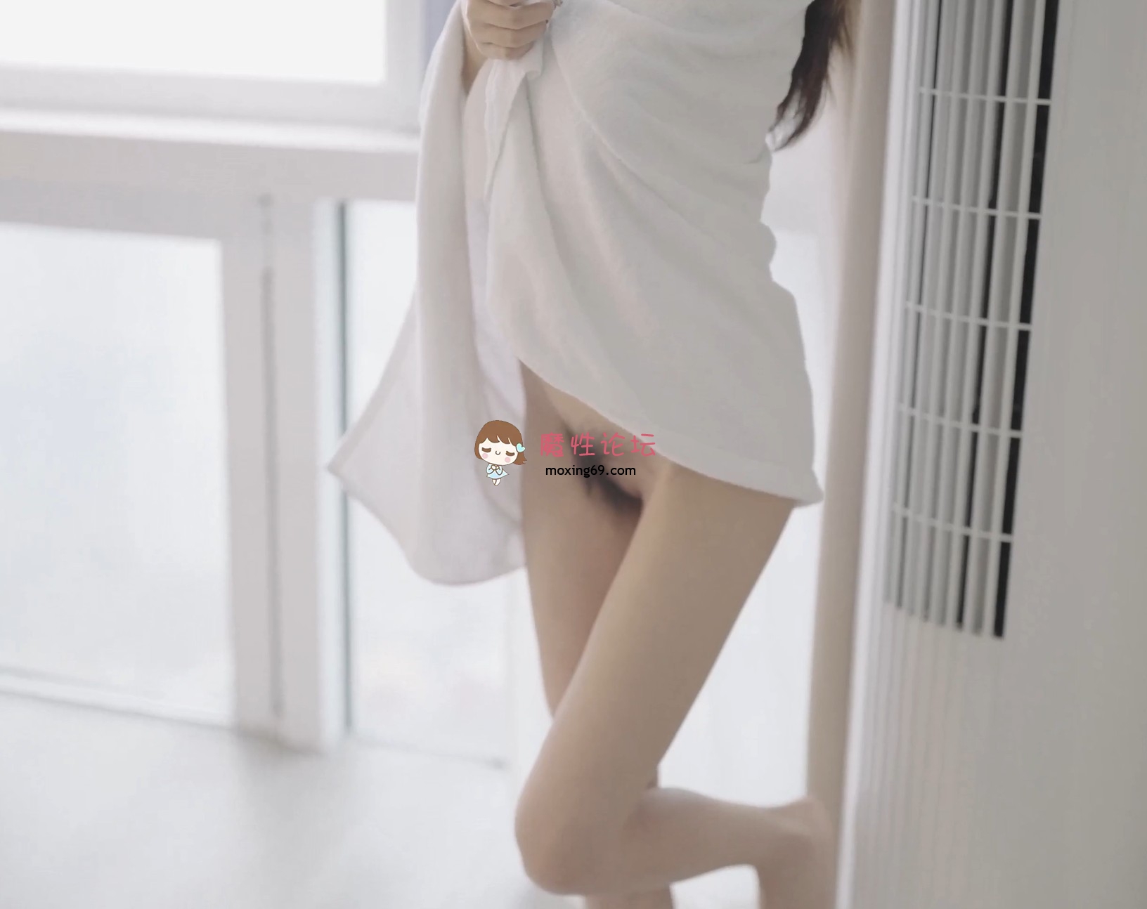 《8K原版无水印首发》摄影师寄售 东航空姐冬儿大尺度私拍《284P+2V+6.64G/百度》 [-]