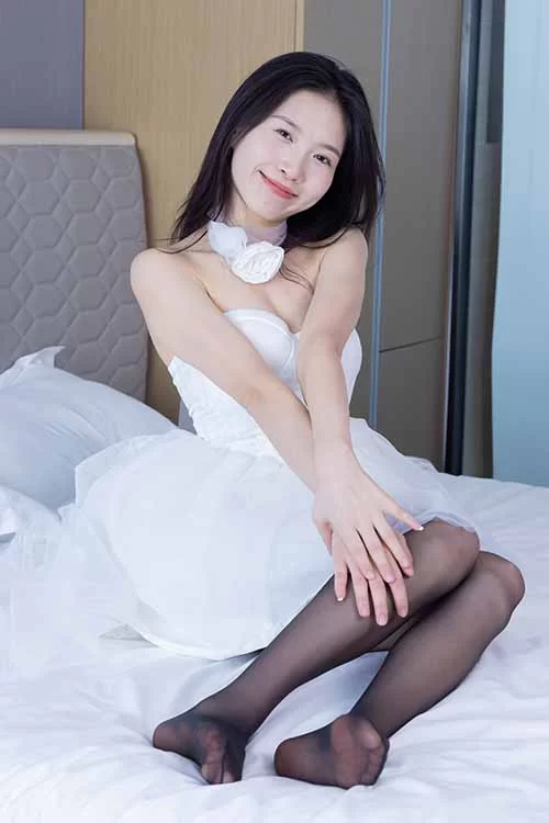 袜啵啵-芝士-高跟鞋、黑丝红丝超短裙[169P-1V-1.6G百度网盘] [169p1v-1.6GB]