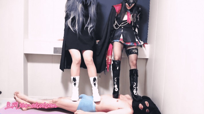 女王女主 舞蹈队双素人女生COS二次元全体重踩踏 [22分50秒]