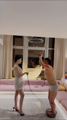 直播视频 《黛樱》吊绑重度虐打刑奴《上》 [45分49秒]