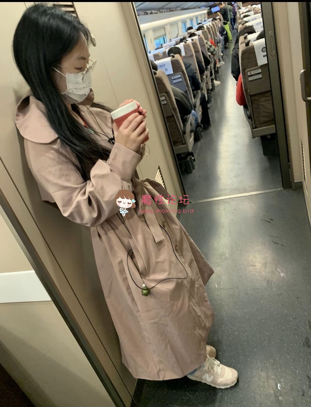 《2021》极品厕拍《最新4月高铁》《8v 2.79G》《百度网盘》 [-]