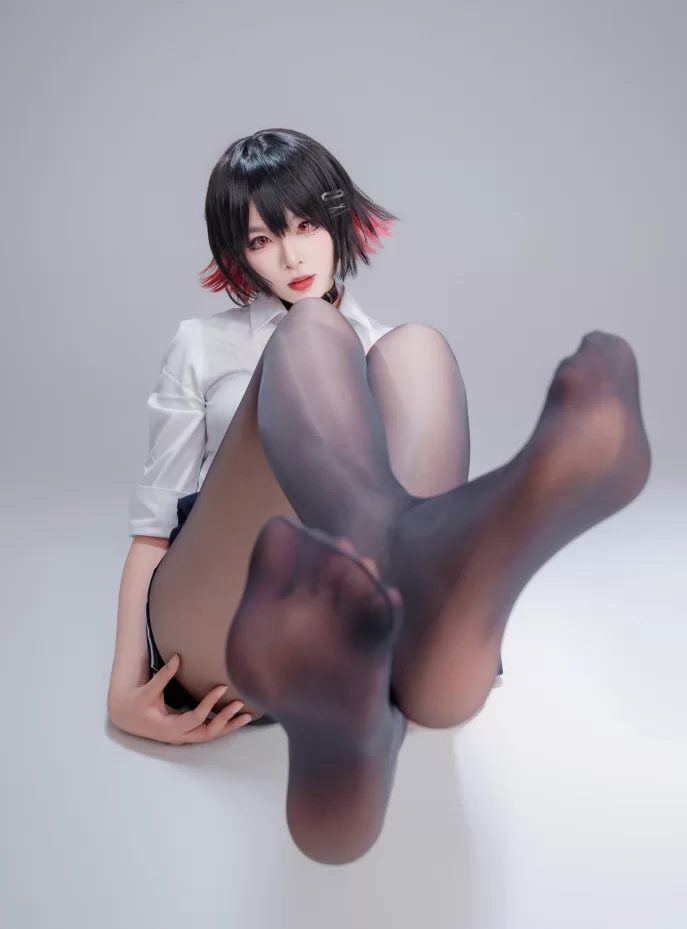 轩萧学姐_艾莲 鲨鱼妹JK [100P+1V] [100P+1V-650m]
