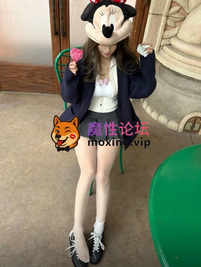 [度盘]抖音15万粉美女『小水不哭』私拍 定制福利合集露脸紫薇啪啪丝袜足交穷人女神富人精盆玩物 [-]