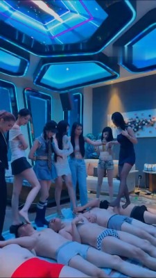 直播视频 《冰月》聚会超强群调群虐-（二）《双视角版》 [29分9秒]