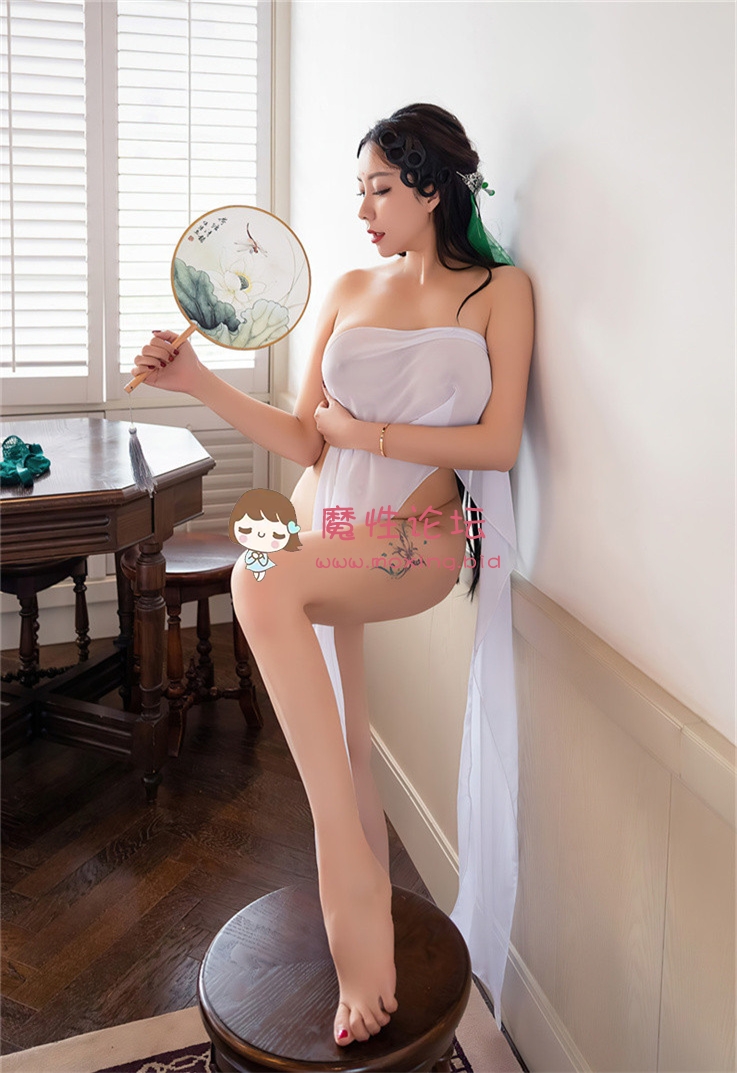 秀人尤妮丝和网红松果儿激情缠绵《白蛇新爱[1V1.2G百度盘] [-]