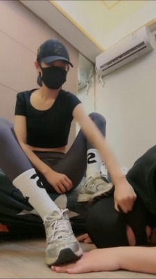 直播视频 《美娜格格》运动鞋白袜气味辱奴 [8分49秒]