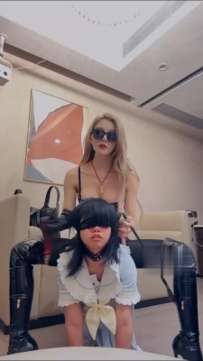 直播视频 《音音》长靴黑丝脚下骚母狗 [8分49秒]
