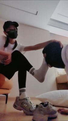 直播视频 《美娜格格》健身女神超臭原味袜辱 [8分49秒]